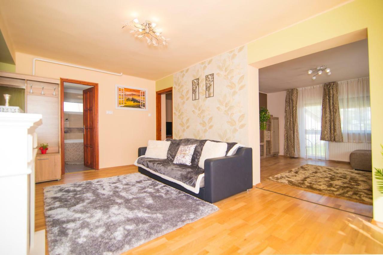 Oeskarszt Apartman Urkut Ngoại thất bức ảnh